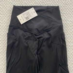 NWT - Halara Leggings with Pockets. XS